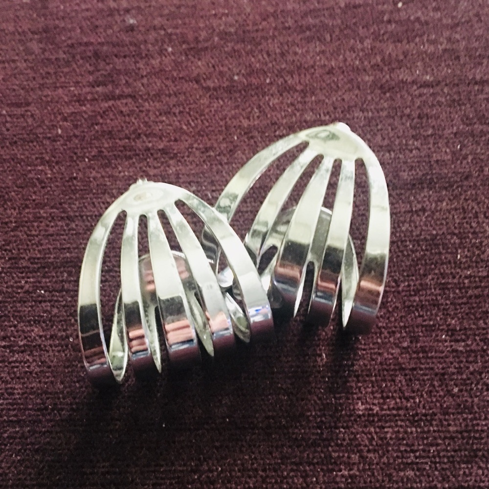 Vintage style silver plated earrings